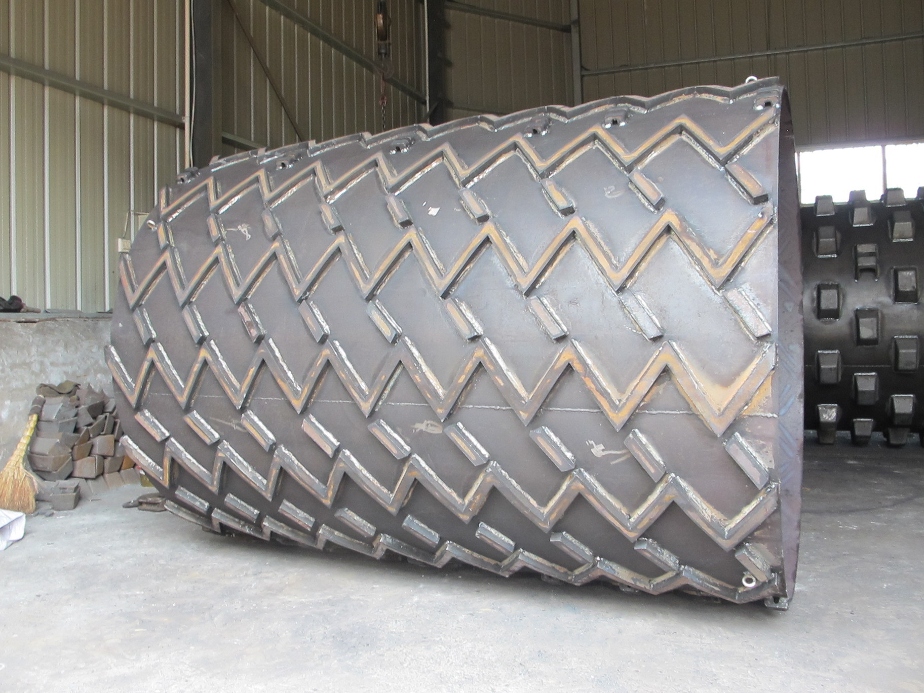 破碎水泥路面的羊角碾 xs182j可拆卸压路机凸块 泡钉供货厂家