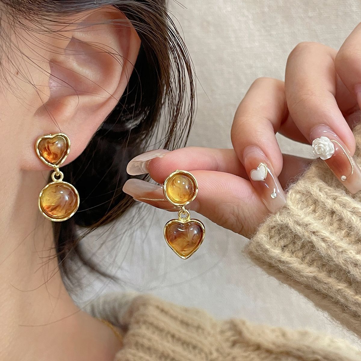 Autumn and Winter Simplicity Elegant Amber Earrings Women's Clear Geometric Niche Design Silver Needle Retro Maillard Earrings