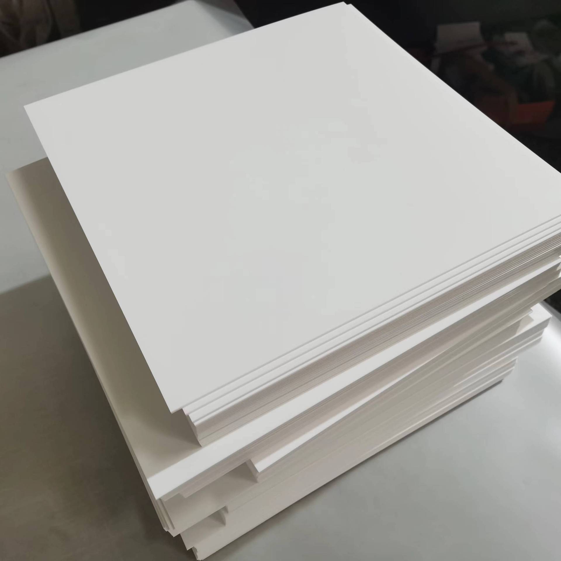 1成交1001千克源头工厂白色pp片材 pvc镜面磨砂板材箱包内衬板磨砂