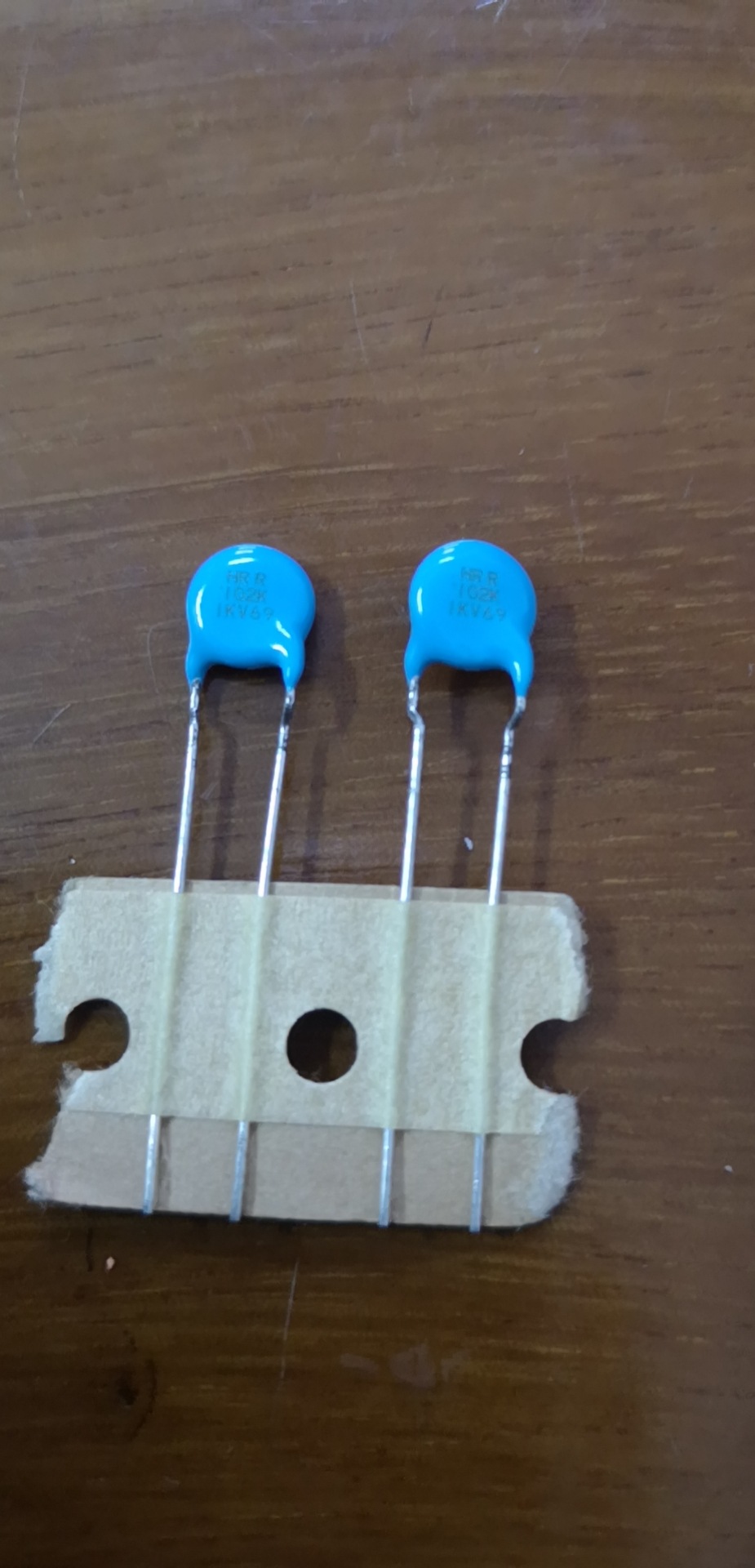 全新进口瓷片电容 102  0.001 1kv  脚距5mm