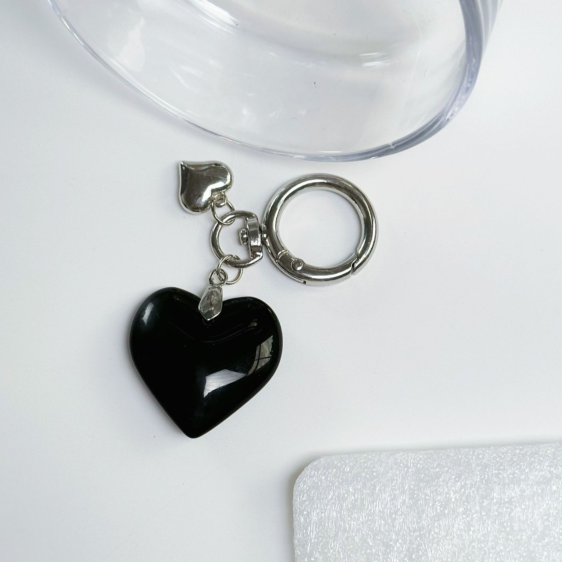 原创韩系韩国高级轻奢风黑色银色玻璃爱心挂坠圆环钥匙扣心型包挂