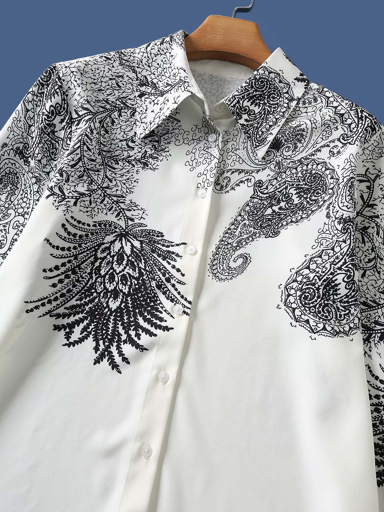 49tb-20735欧美女装批发2021春季新款休闲黑白腰果花立体印花衬衫