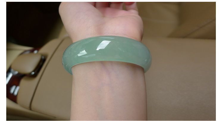 清仓正品真玉手镯女天然石英玉玉手镯女款翡翠色浅绿飘花玉镯子