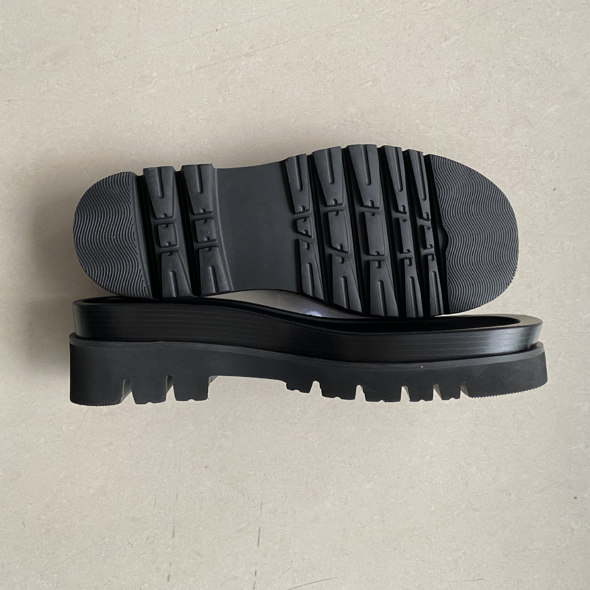 东莞恒达鞋材老爹鞋底发泡松糕鞋底组合鞋底eva pu鞋底凉鞋鞋底