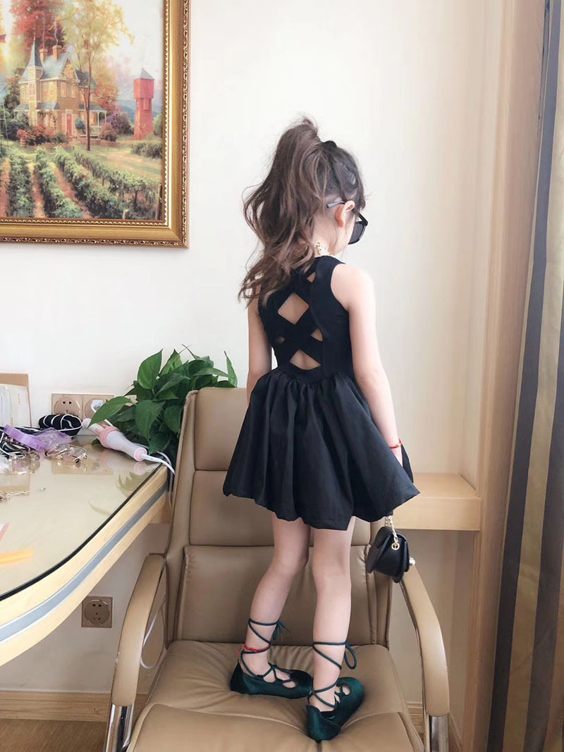 网红女童连衣裙夏季2022新款童装儿童后背交叉赫本风小黑裙蓬蓬裙
