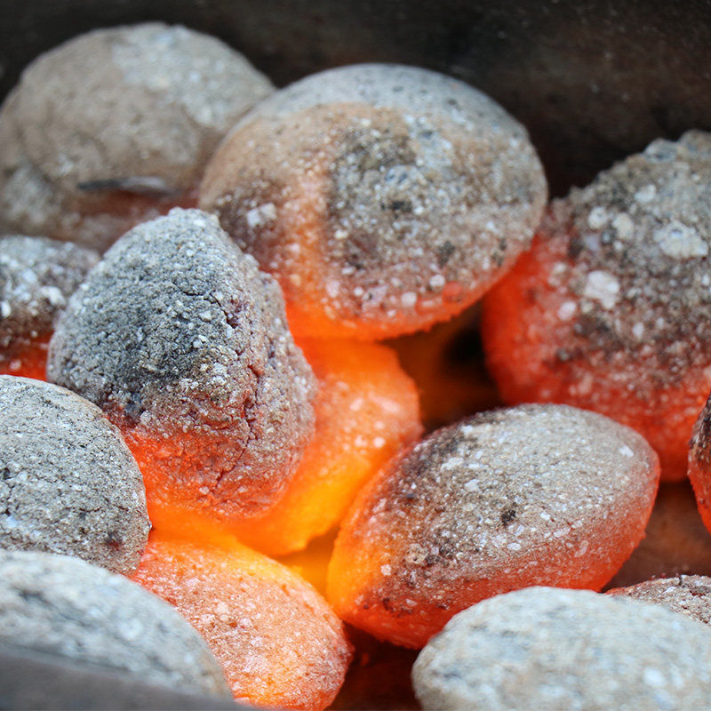 煤球球形烧烤碳无烟无煤烧烤配件工具机制环保炭木炭批发烤炉木炭