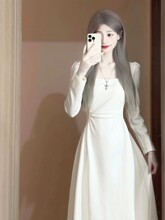 法式纯欲长袖白色连衣裙子女收腰气质设计感小众内搭长裙春季新款