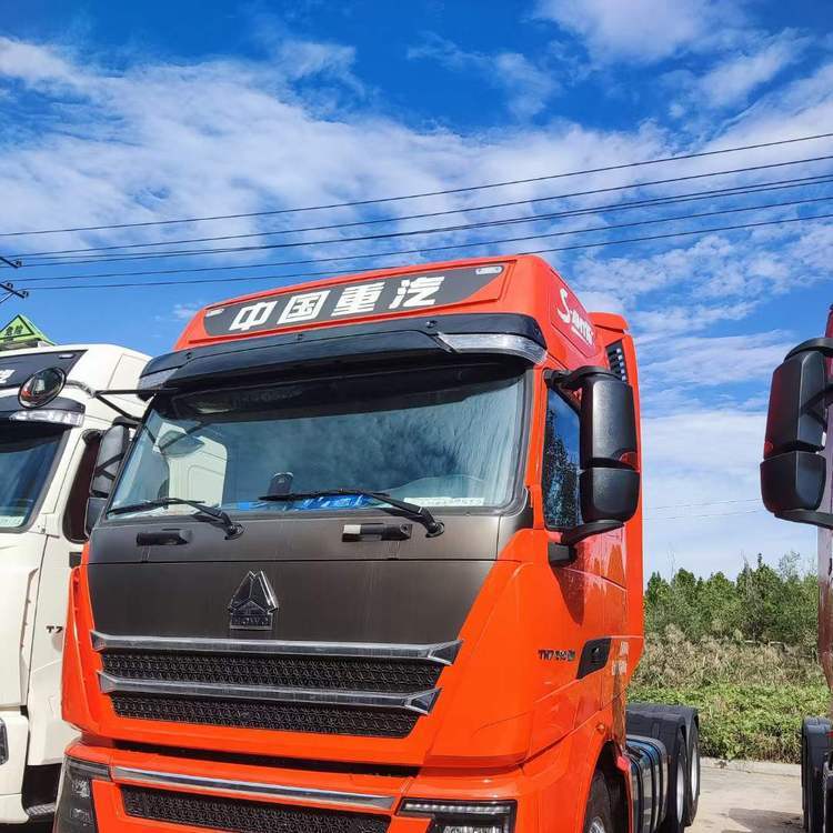 中国重汽豪沃th7国六510马力带液力缓速器牵引车云锦红 白色-阿里巴巴