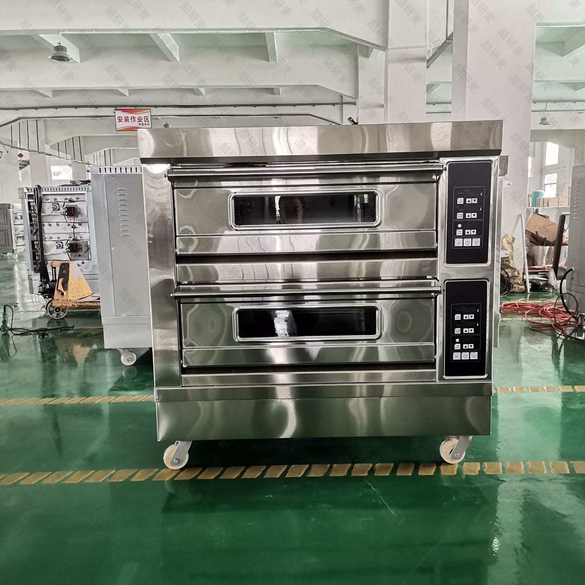 2层4盘智能电热烤箱多功能定时型烘焙烤炉烤面包机电烤箱商用