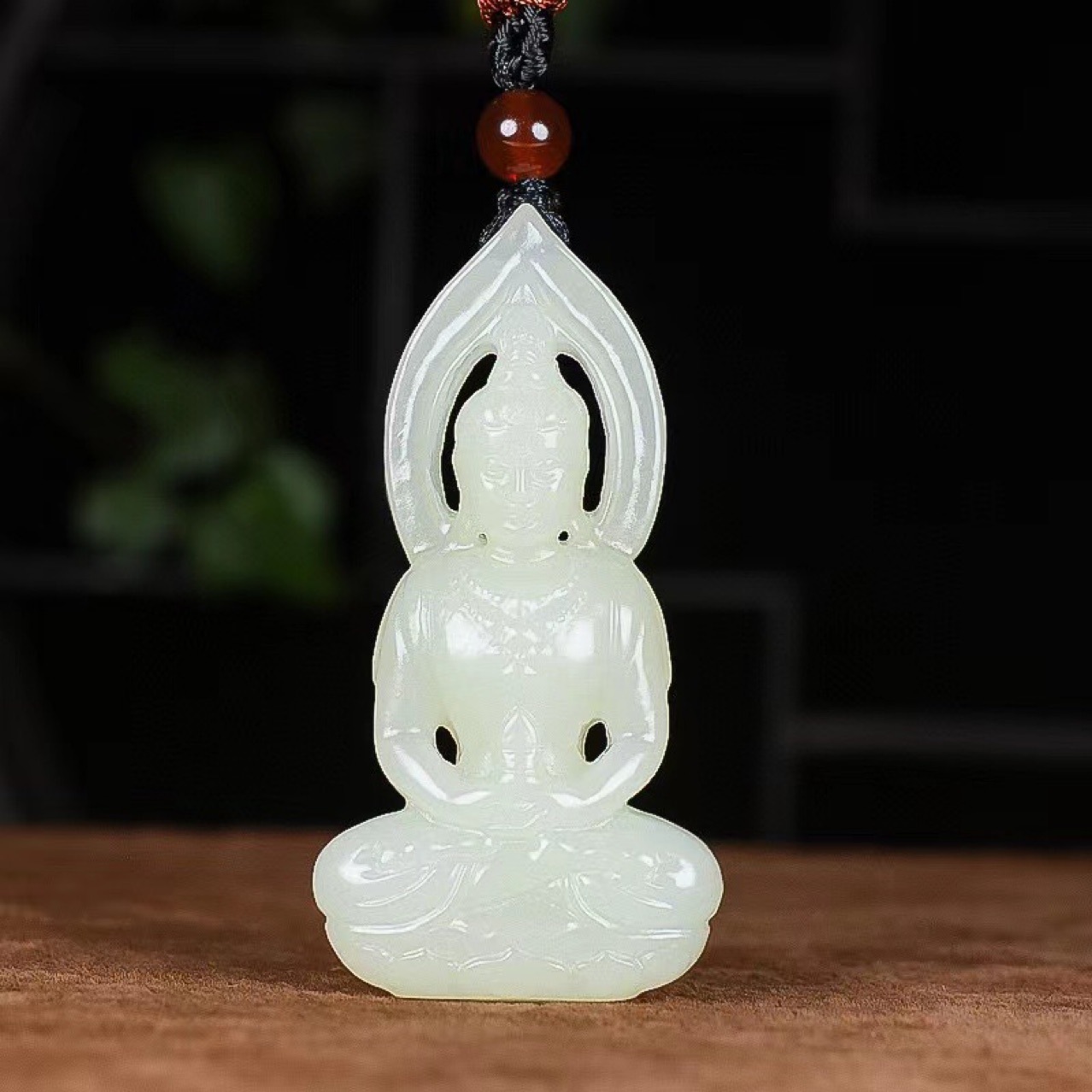 新疆和田玉观音吊坠 天然玉石青白玉镂空莲花佛光观音挂坠