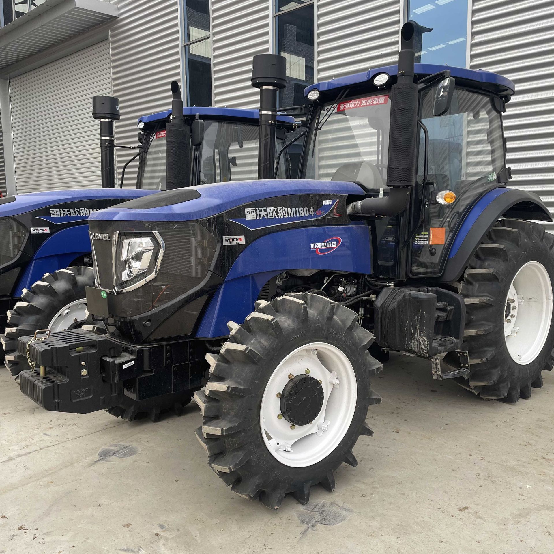 雷沃80马力四轮拖拉机农用多功能液压翻转犁小地块履带拖拉机