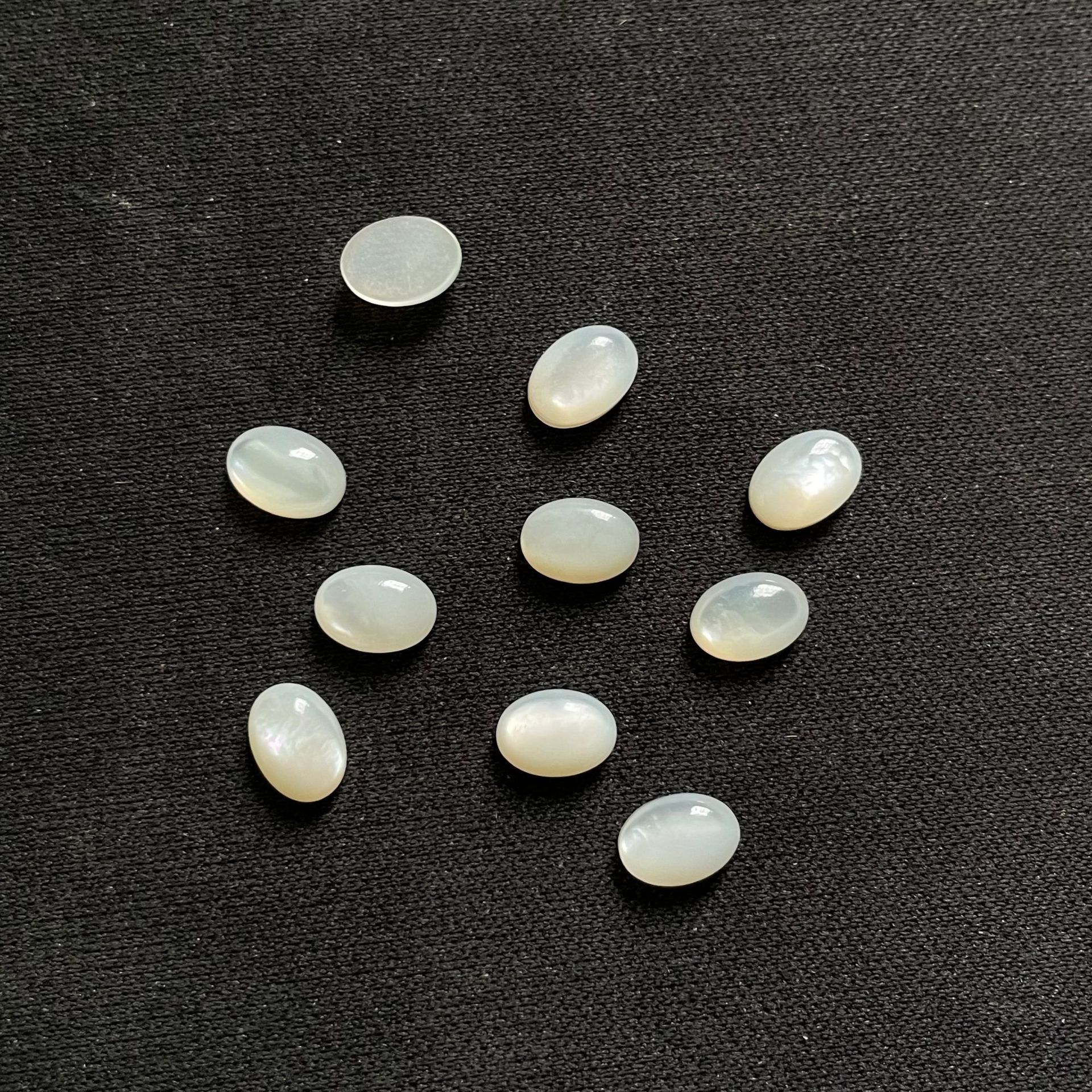 现货批发 珍珠母贝蛋面 白贝戒面 5*7 耳钉贝壳款 批发diy镶嵌