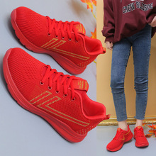 全红色鞋子女大码41一43网面运动红鞋本命年跑步鞋轻便旅游鞋闰月