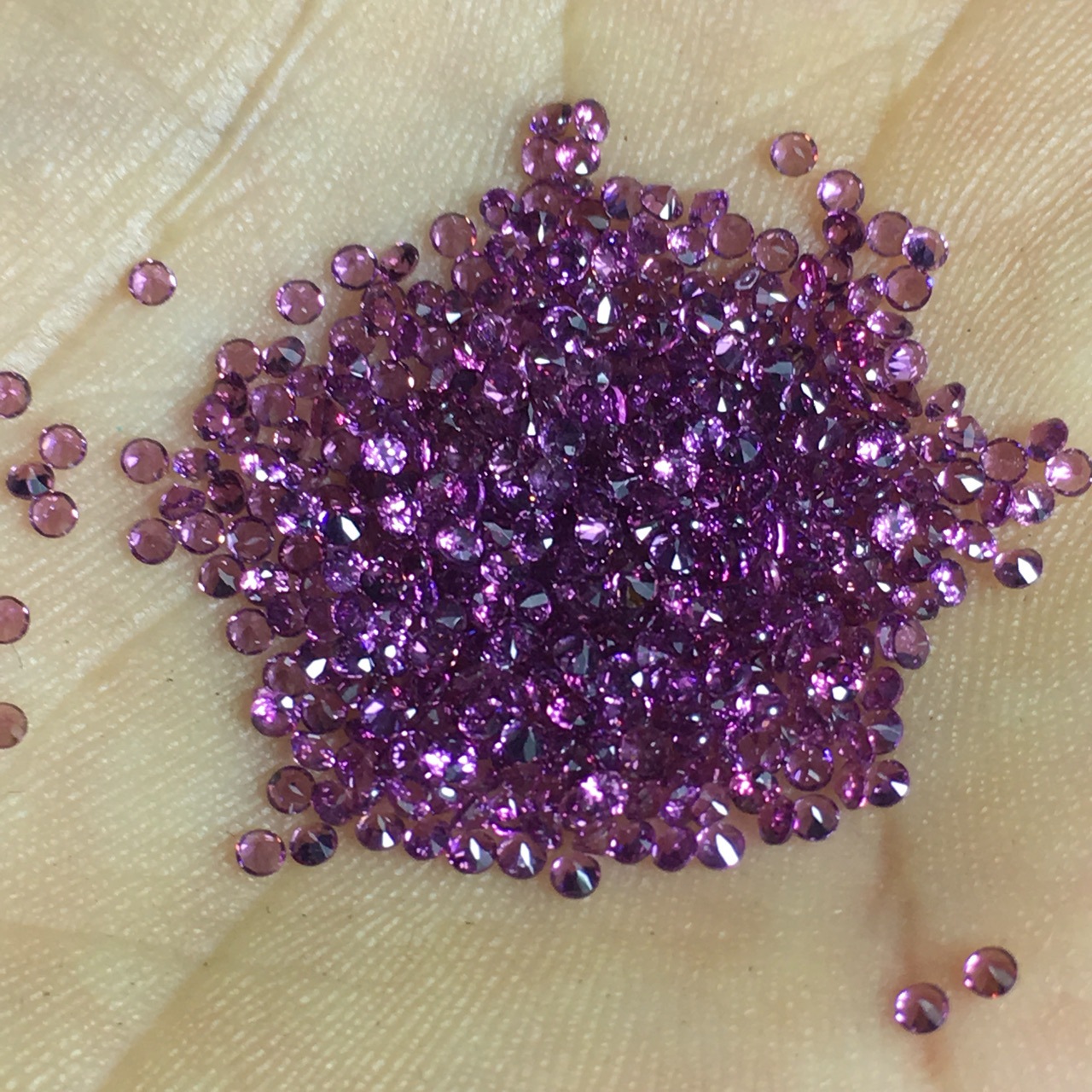 批发天然镁铝石榴石紫粉石榴石圆形1mm-4mm紫石榴