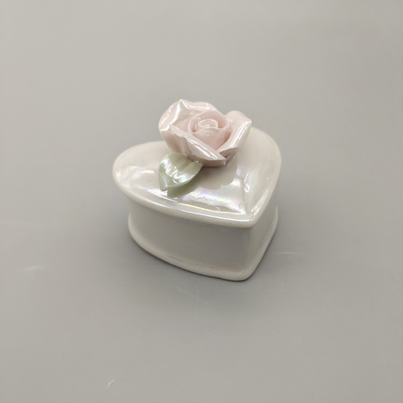 外贸乡村田园高温珍珠釉陶瓷手工拈花首饰盒戒指盒梳妆台心形装饰