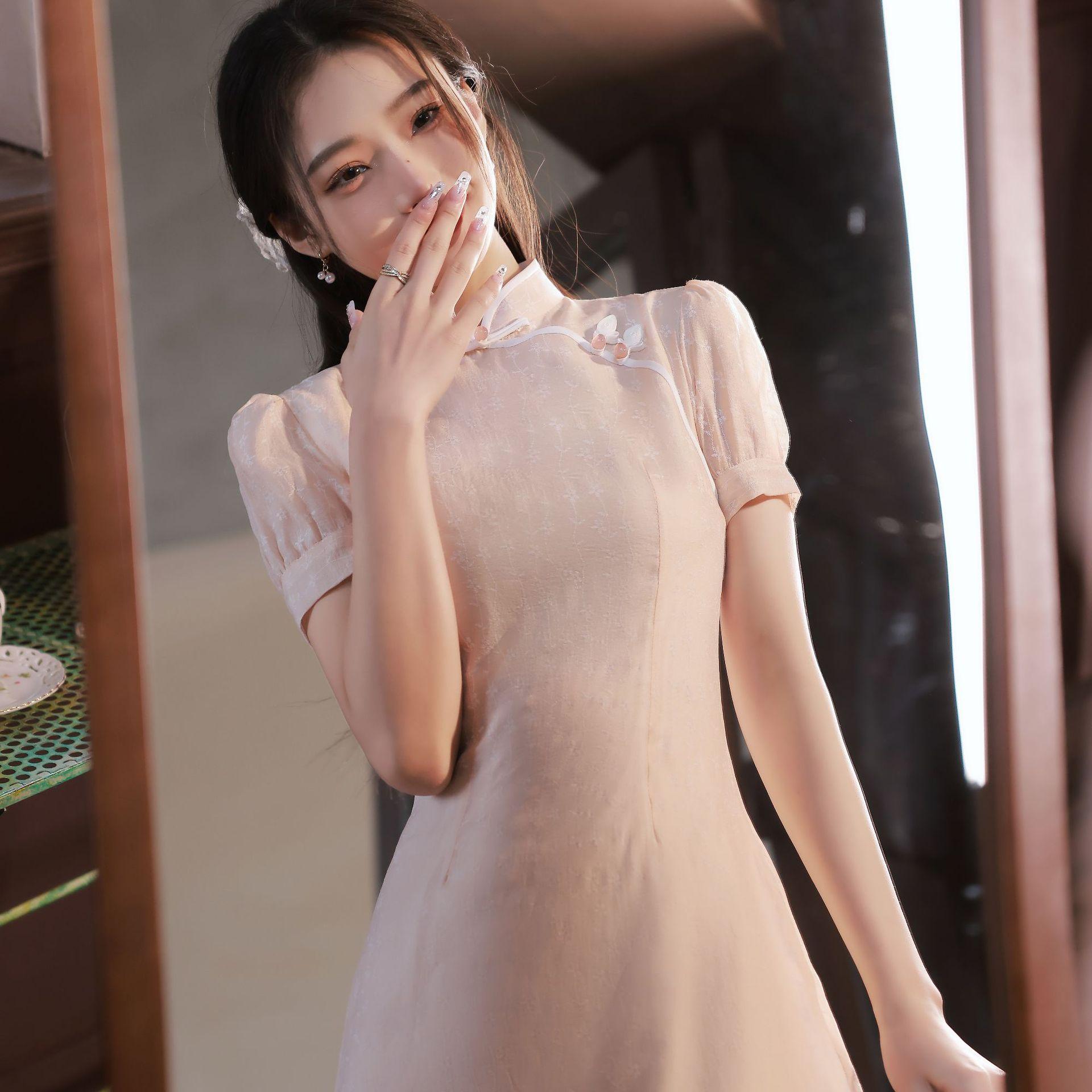 粉色旗袍改良少女年轻款日常可穿短款小个泡泡袖旗袍女夏秋旗袍裙