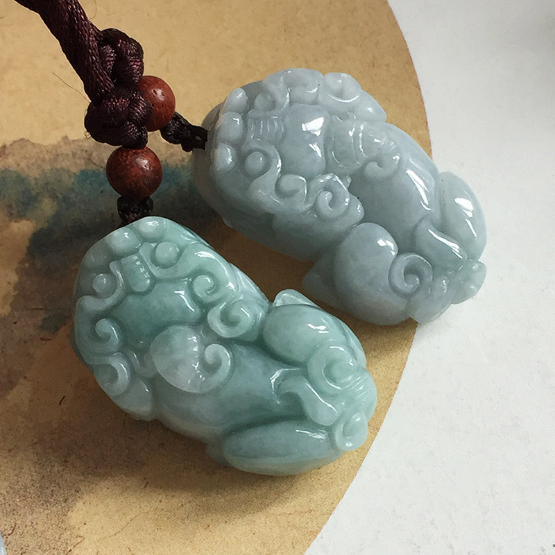 a货缅甸翡翠貔貅吊坠挂件豆绿糯种貔貅玉坠男女款皮休吊坠批发