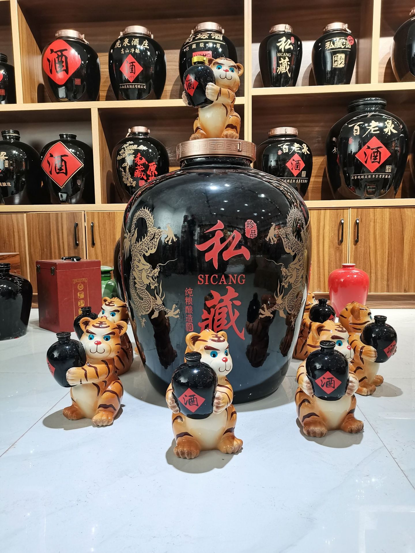 老虎陶瓷酒瓶三斤虎酒瓶陶瓷虎酒器景德镇陶瓷酒瓶虎型酒瓶空瓶