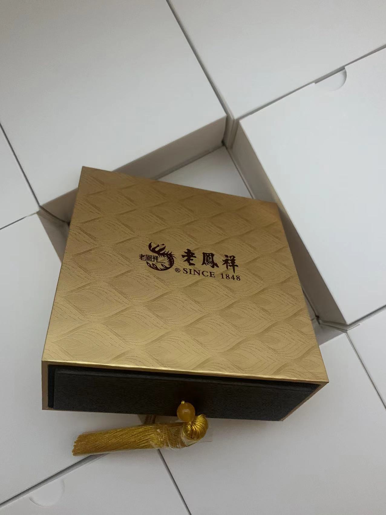 老凤祥藏宝金色镂空包装盒古法金传承手镯盒周大福珠宝首饰盒批发