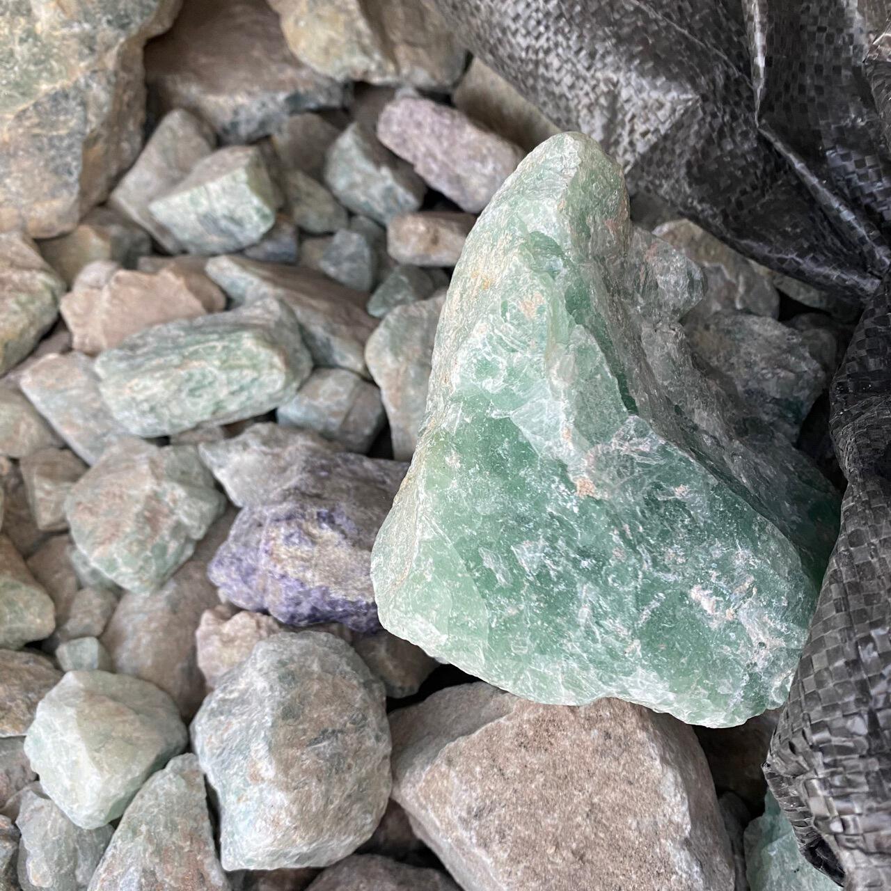 批发2022春天然七彩萤石电渡保色金吊坠颜色随机发货稍有棉支持任何