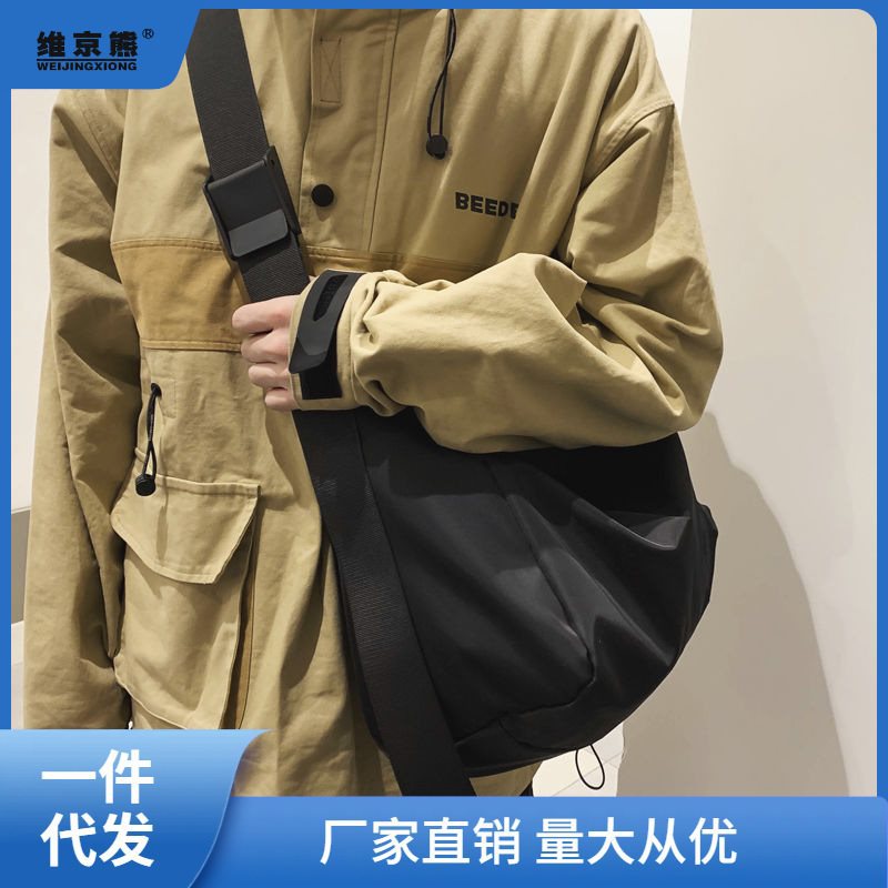 单肩包 托特男休闲日系大容量斜挎包男生潮流嘻哈个性学生包包