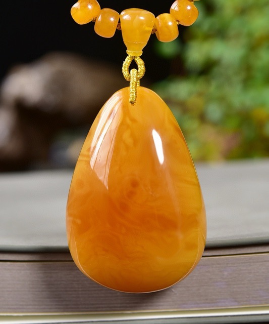 天然老蜡蜜蜡水滴吊坠满蜜枣红色老花蜡坠重约25克总重约37.