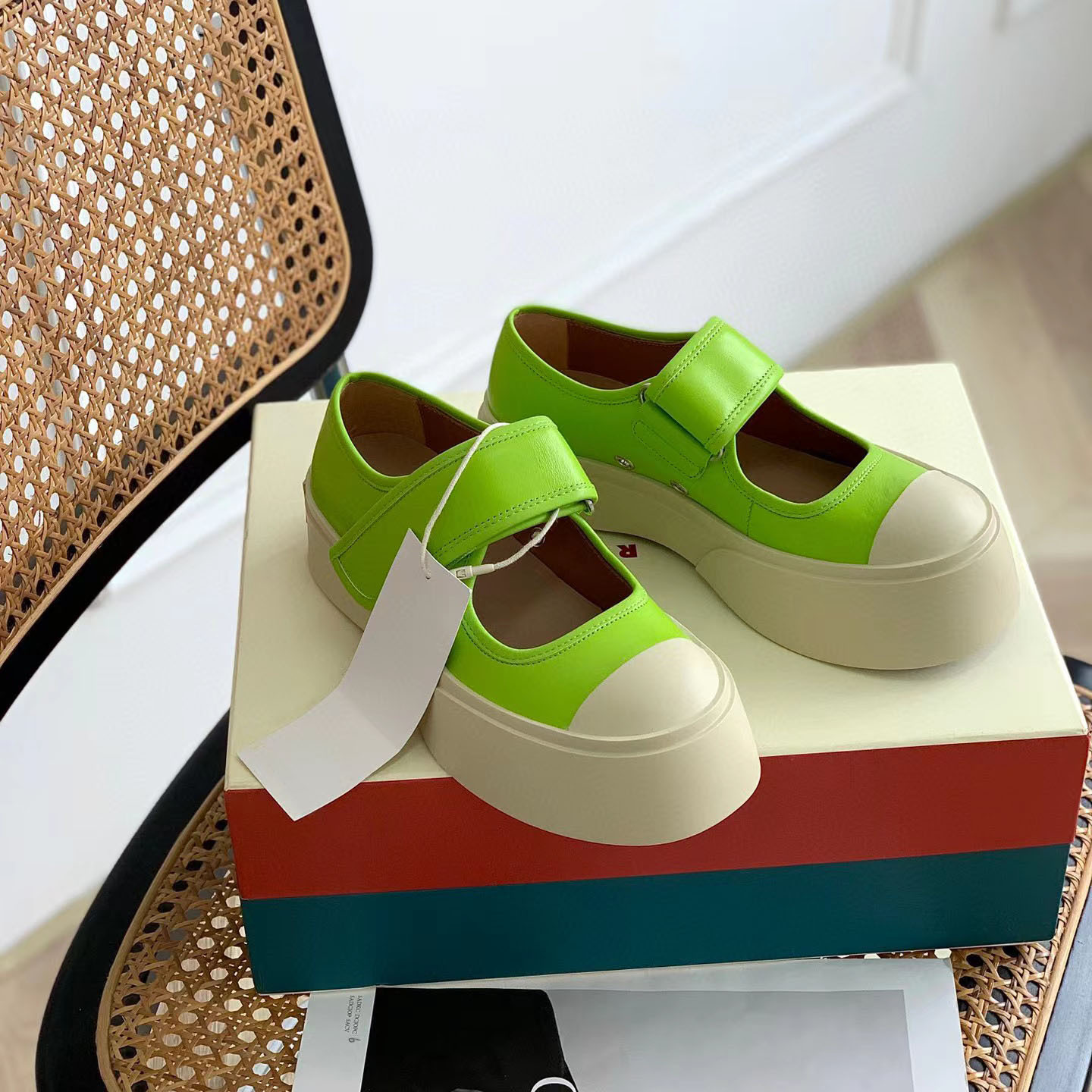 2023 New White Shoes Big Head with Flat Magic Stick Platform Shoes Mary Jane Retro Canvas Shoes Female Fashion