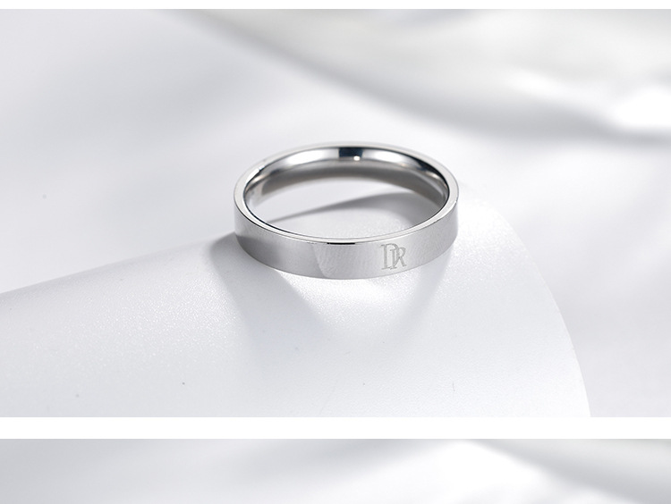 网红时尚dr字母戒指韩版小众设计感刻字光面戒指钛钢情侣对戒批发