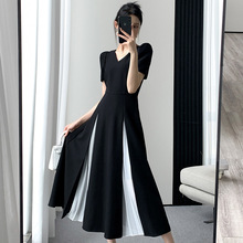 黑色连衣裙女2024夏季新款法式显瘦气质赫本风V领小黑裙