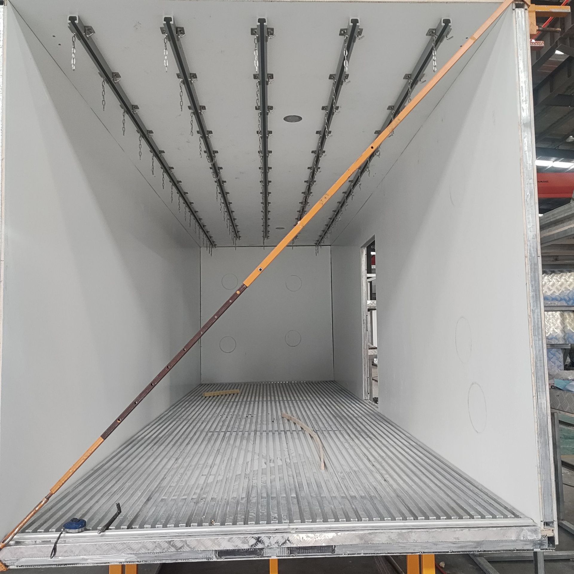 屠宰场猪肉冷藏肉钩车 国六蓝牌箱货保温车 -18度低温冷冻汽车