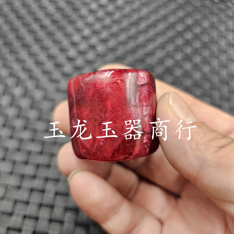 仿古岫玉扳指鸡血红玉石扳指加宽加大号玉扳指男女同款手饰指环