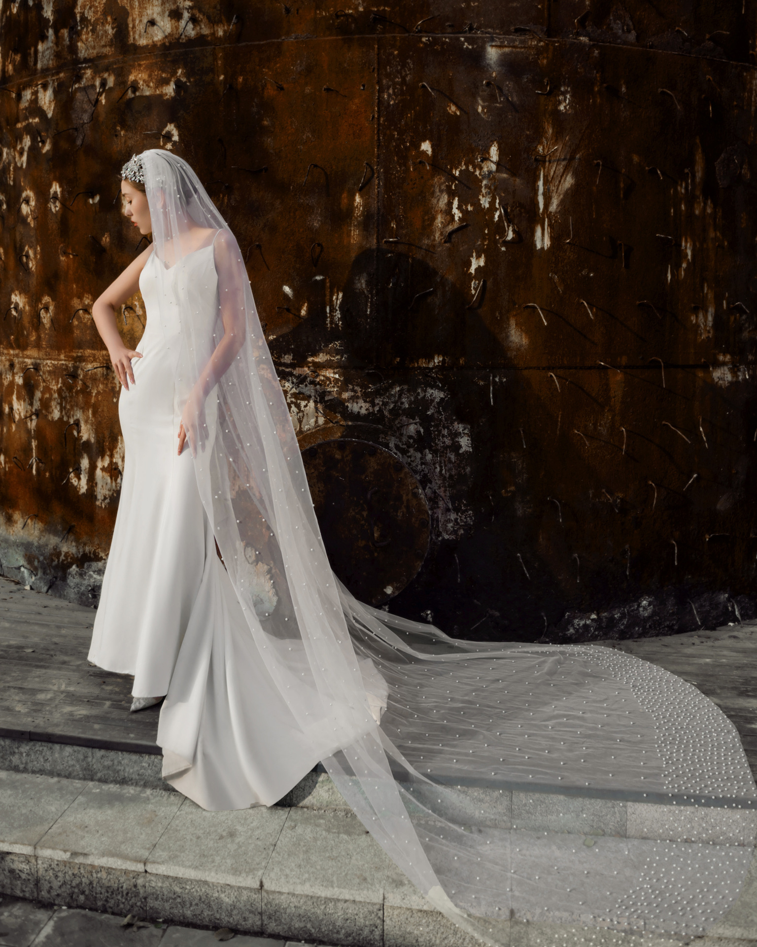 优拉潘 唯美珍珠头纱新品 手工钉珠新娘婚长款拖尾头纱可定制 v10