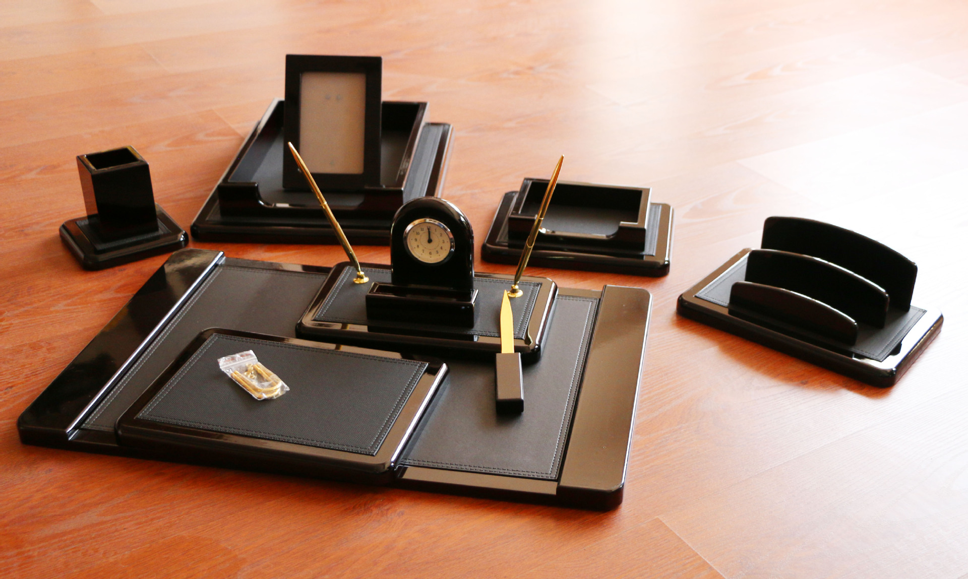 仿红木桌面办公收纳套装 台座套装 商务木制办公礼品