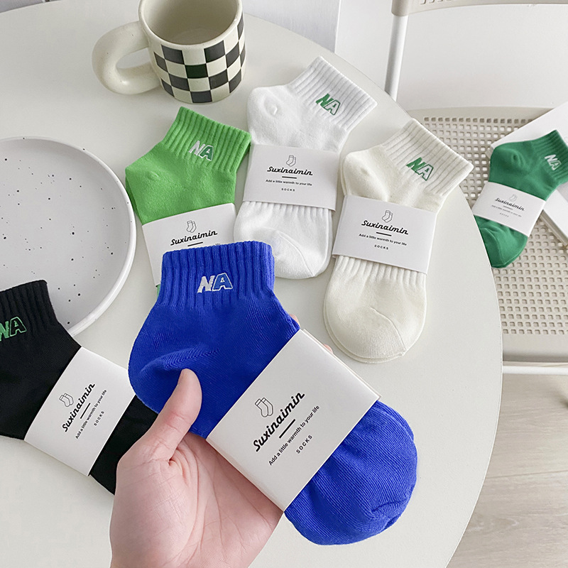 克莱因蓝袜子女夏天纯棉短筒袜ins黑色白色刺绣运动袜男情侣网红