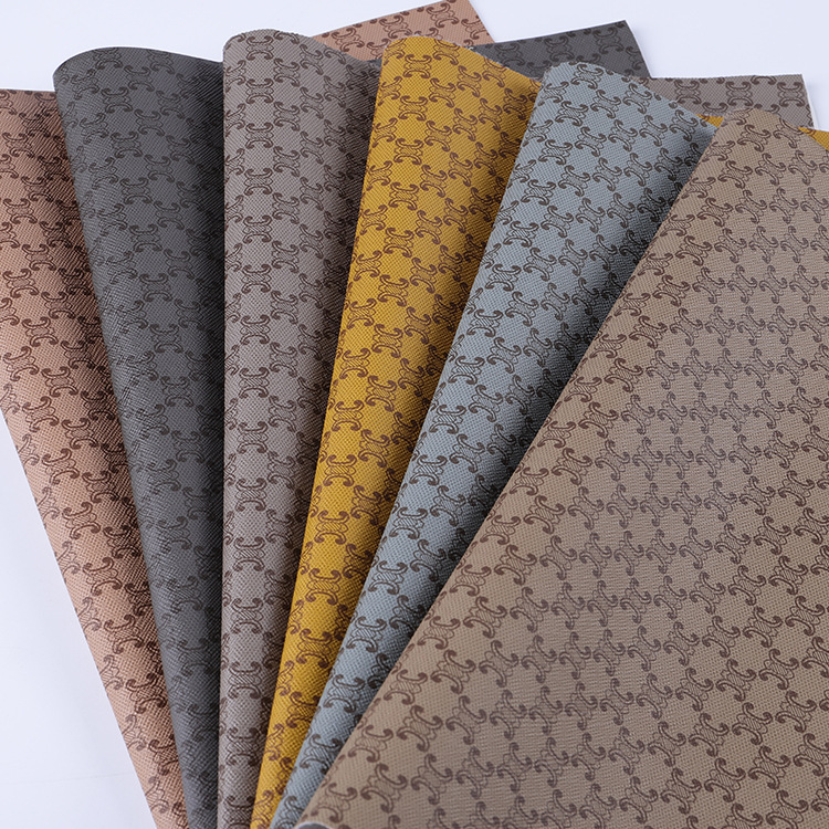 现货0.8印花皮革 弹力底字母印花pvc人造革面料钱包手袋箱包革