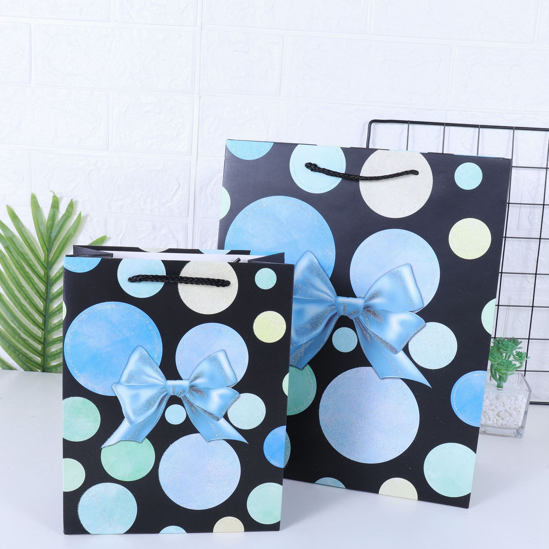 Yiwu Factory round Ball Paper Shopping Bag Bow Series White Cardboard Bag Clothing Gift