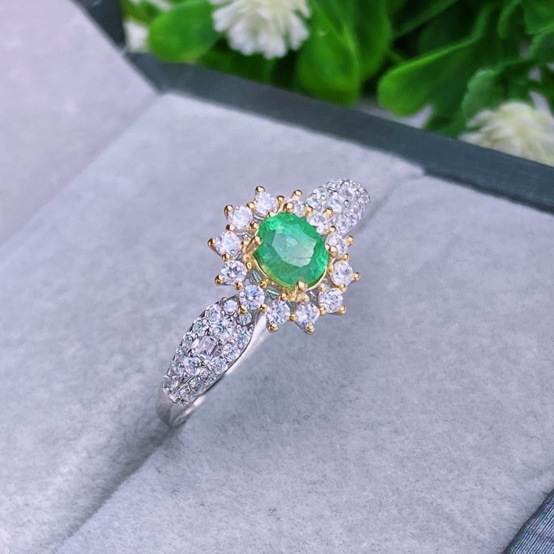 金鹏泰s925银小轻奢天然祖母绿戒指简约椭圆百搭造型可调手寸