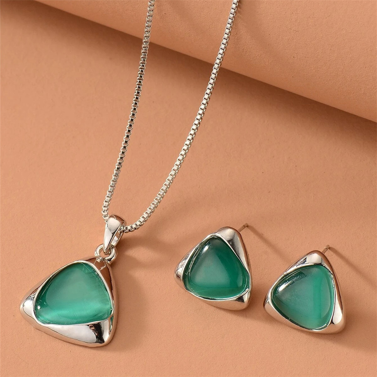 Popular Alloy Electroplated Geometric Cat Eye Necklace Earrings Set Female European and American Bridal Earrings Set Jewelry N6193