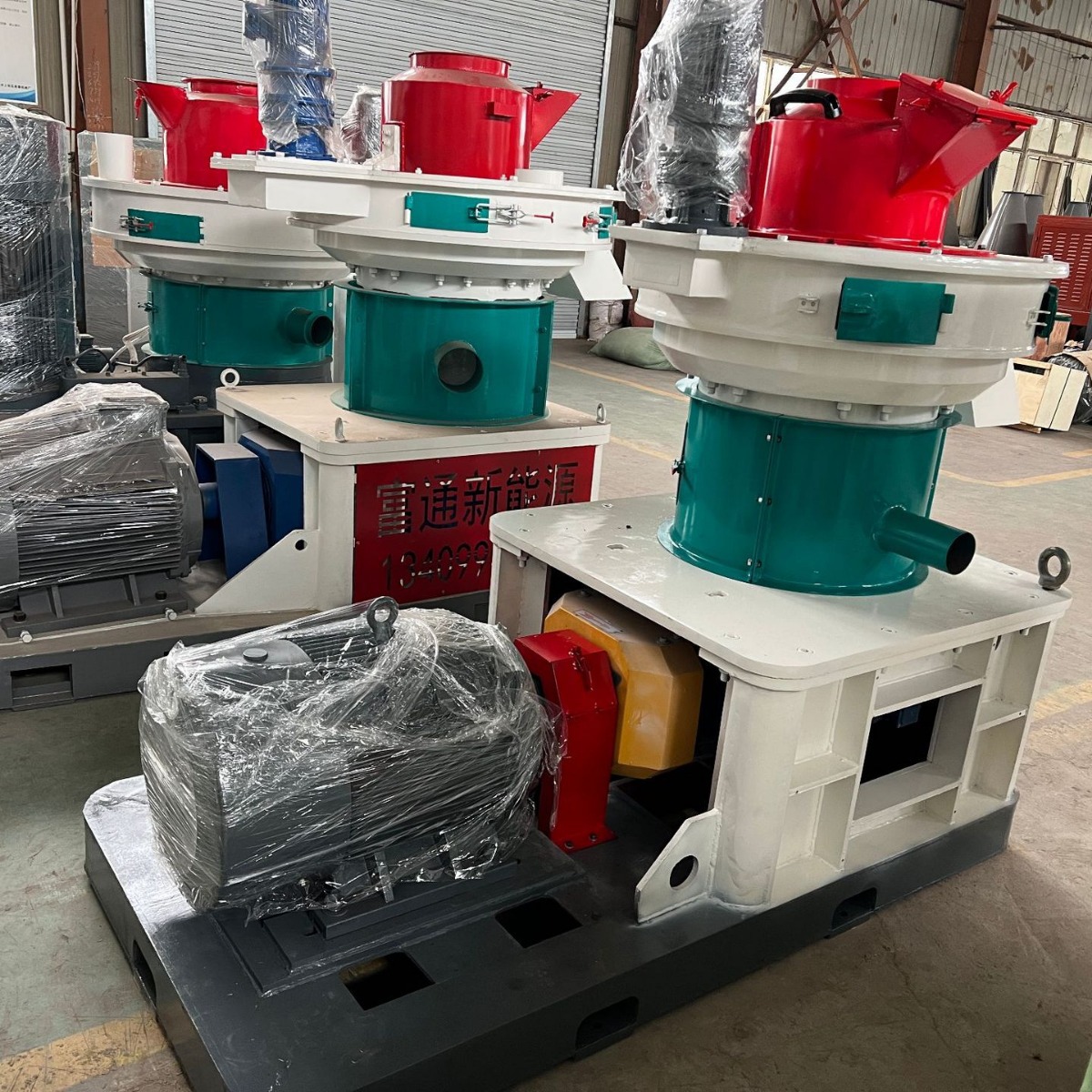 生物质颗粒燃料生产机木屑压缩燃烧颗粒机家用牛粪秸秆布条压块机