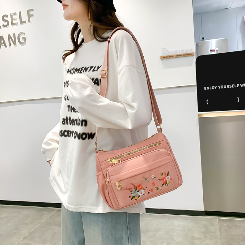 Fashionable Oxford Cloth Women's Bag 2022 Spring New Arrival Western Style Flower Girl's Crossbody Bag Personalized Simple Shoulder Bag for Women