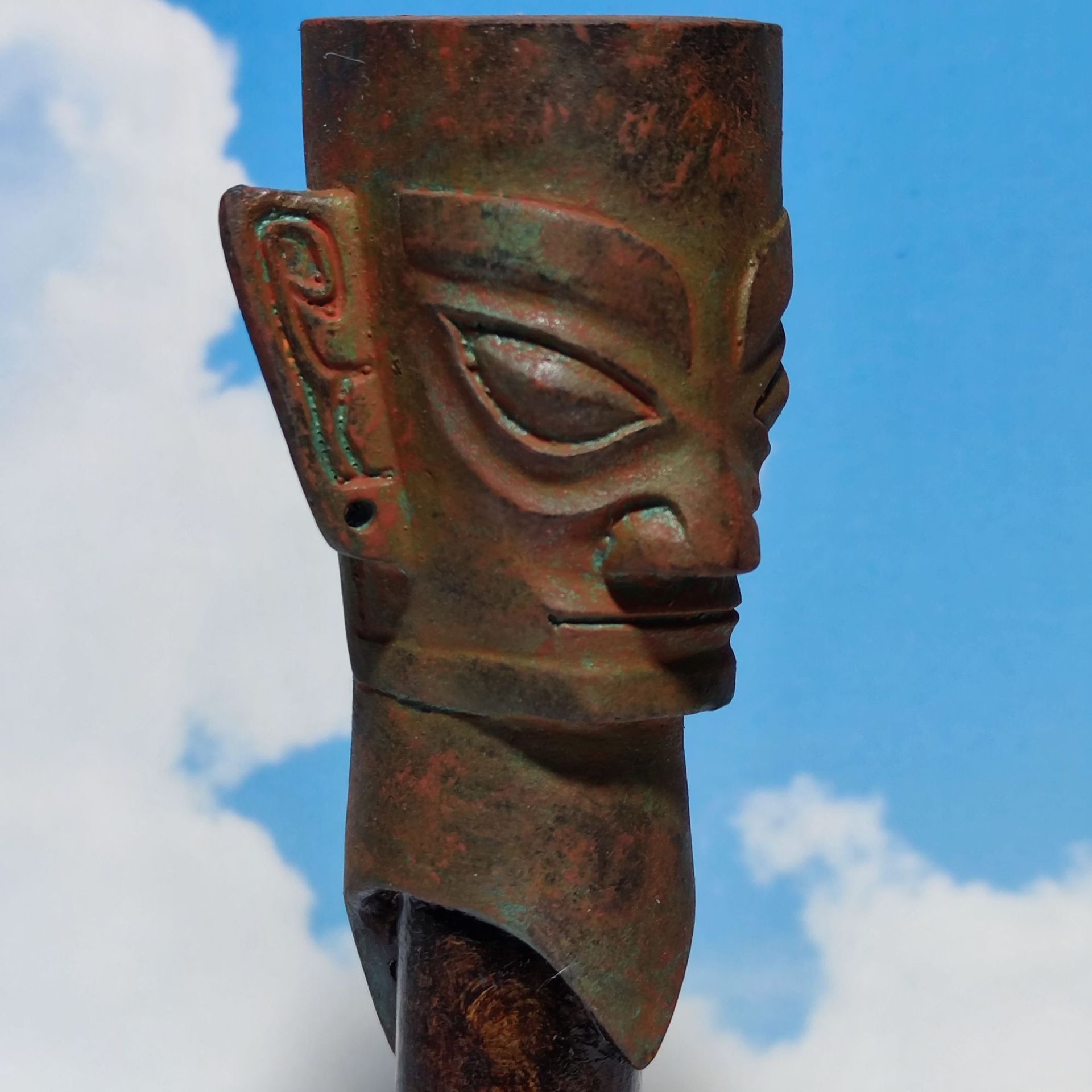 三星堆青铜大巫师立人像平顶铜人铜纵目面具仿青铜挖掘考古摆件