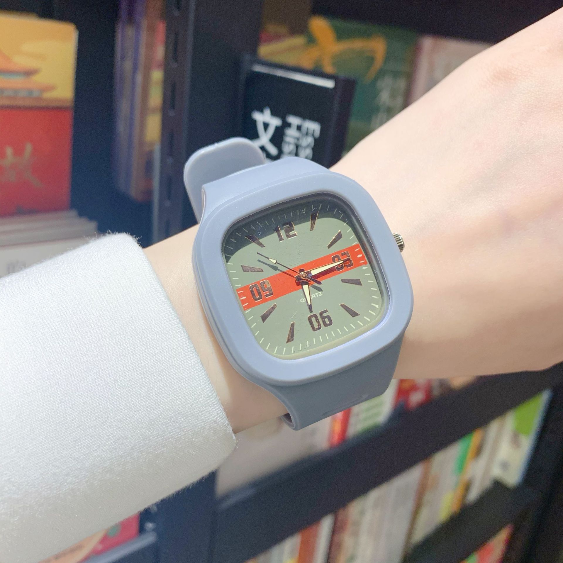 Best-Seller on Douyin Square Electronic Quartz Watch Female Middle School Student Fashion Ins College Style Waterproof Sports