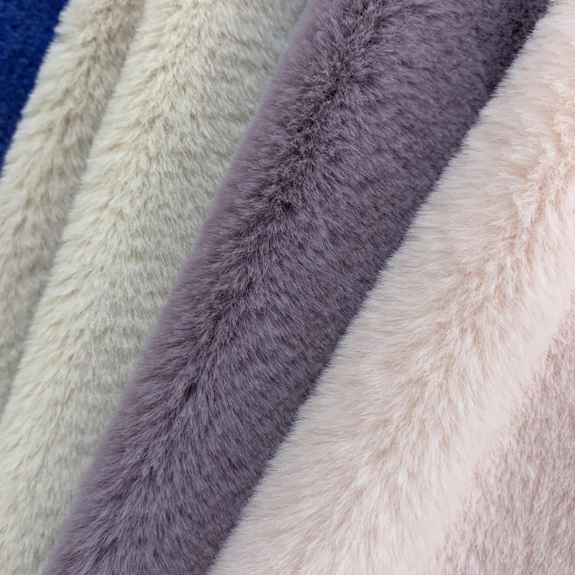 现货95色獭兔毛小兔毛绒面料仿兔毛地毯现代抱枕毛绒围巾服装面料