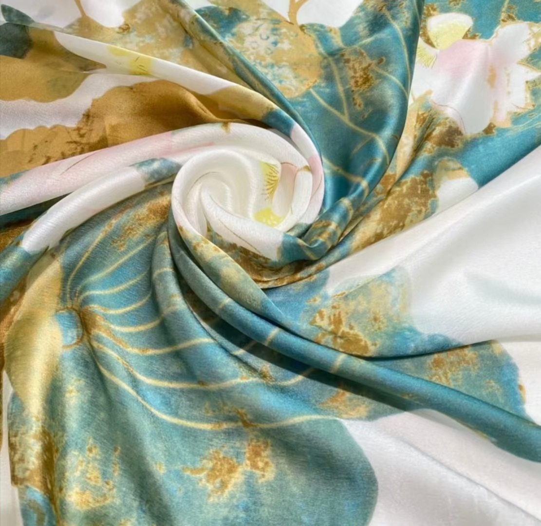 丽锦缎白荷花桑蚕丝巾小围脖防晒披肩夏季网红头纱围巾女一件代发