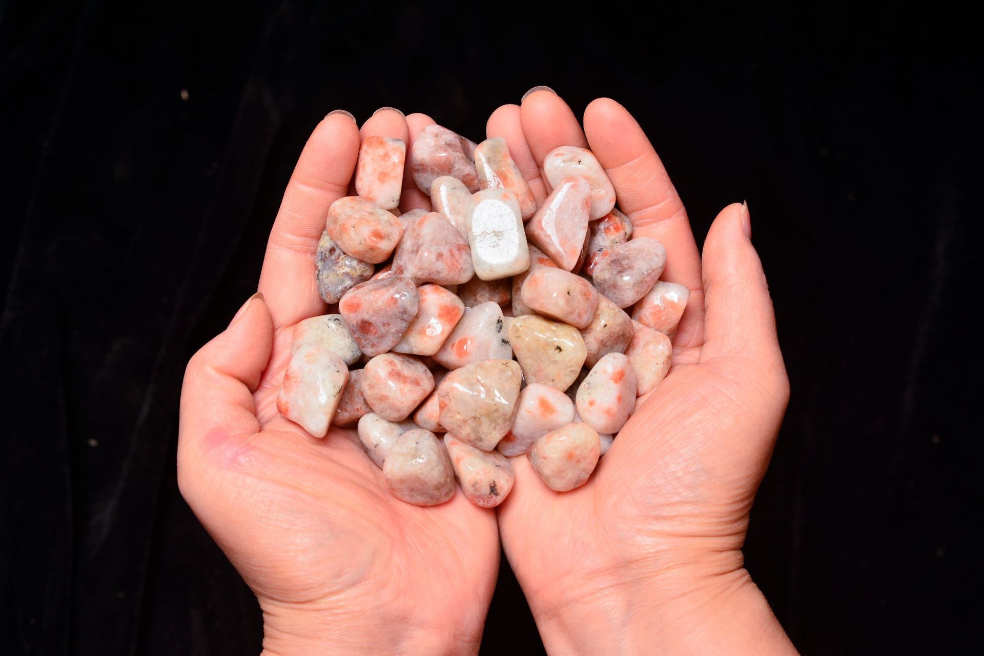 天然日长石 水晶打磨原石矿石摆件奇石玉石红色石头扩香薰晶石