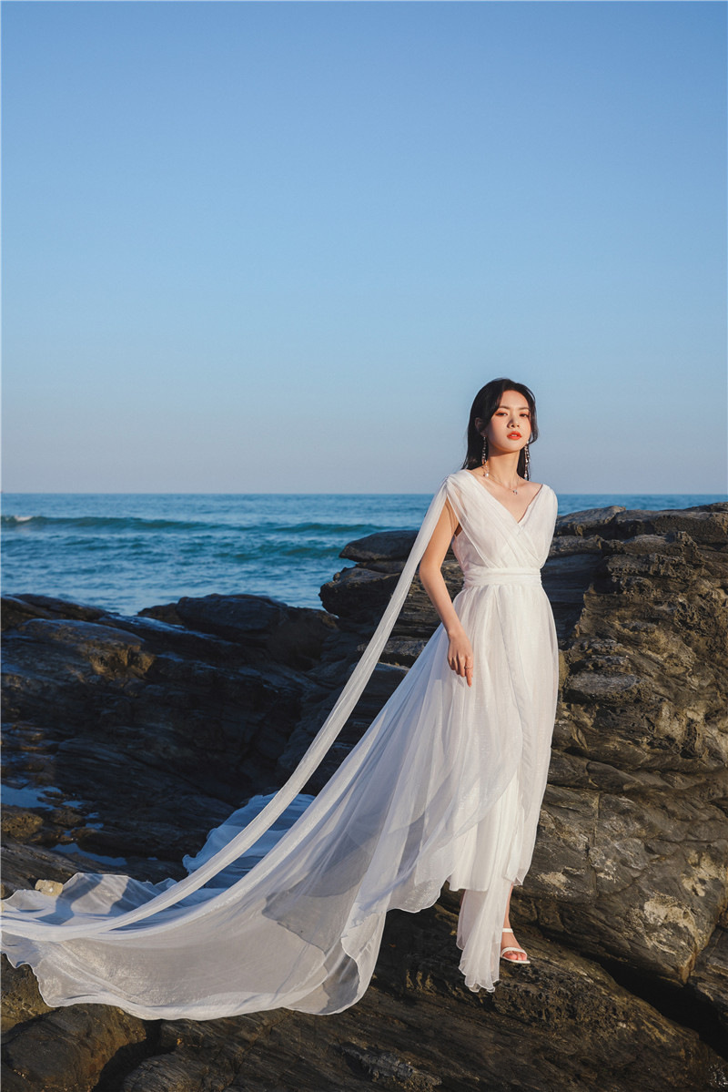 海边度假飘逸拖地沙滩超长裙露背旅拍轻婚纱写真连衣裙
