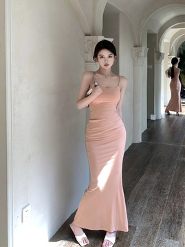粉色吊带连衣裙女夏季纯欲辣妹性感抹胸包臀裙小个子感长裙子