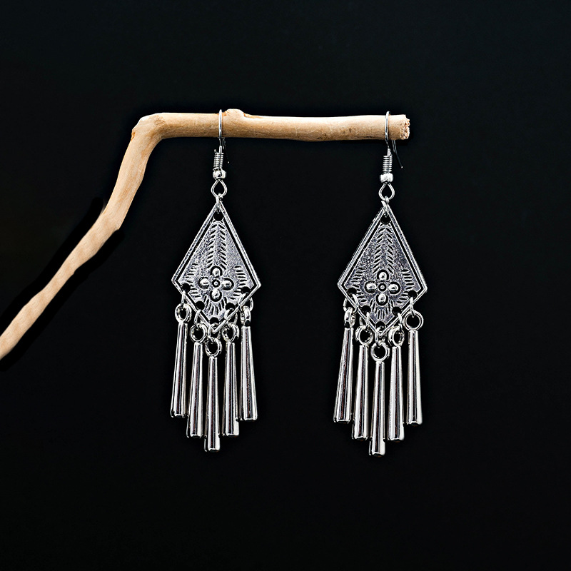 Europe and America Cross Border Earrings Retro Ethnic Style Artistic Elegant Metal Tassel Earrings Cute Doudou Ornament Wholesale