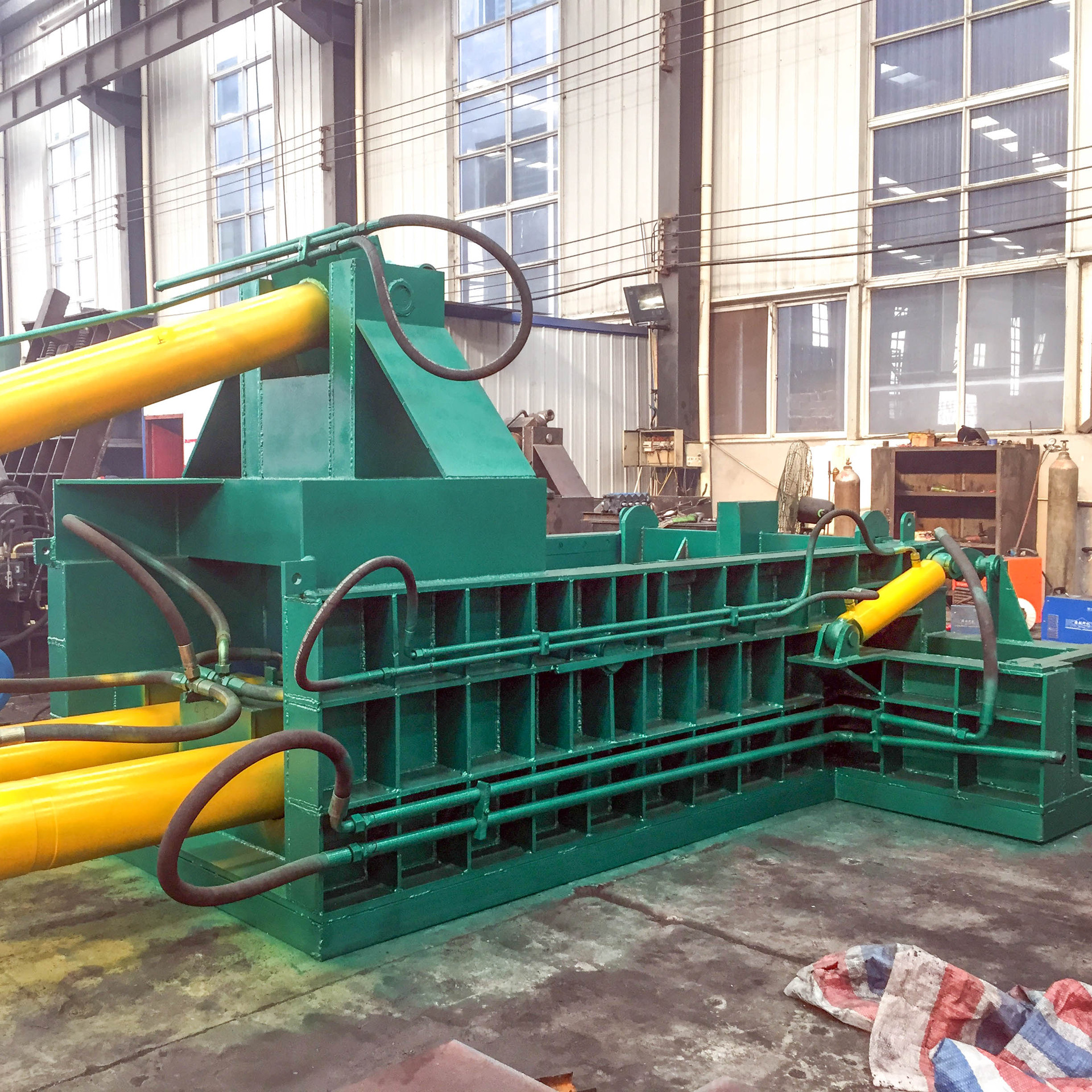 125吨卧式废铝压块机 高密度废铁金属压块机 易拉罐生铁销压块机