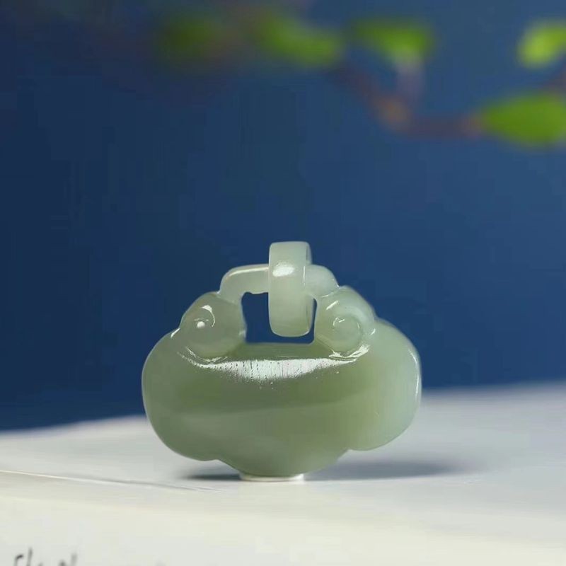 玉器工艺品天然新疆和田玉昆仑玉湖水绿玉石平安锁挂件宝宝锁吊坠